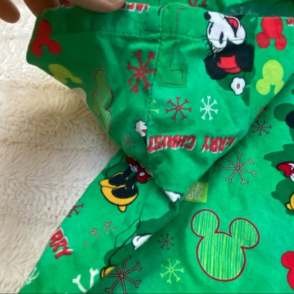 Disney holiday Mickey Mouse Women's scrub Top XL - Picture 2 of 14